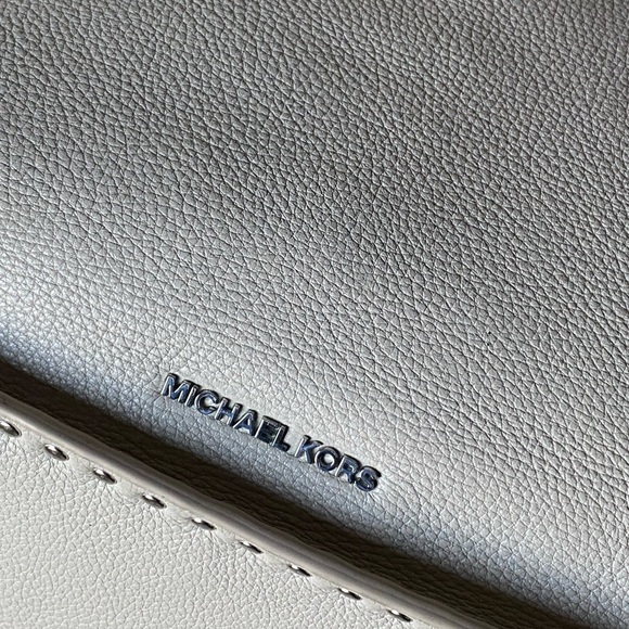 MICHAEL KORS ASTOR Cement Gray Leather Hobo Messenger Shoulder Bag - Picture 13 of 13